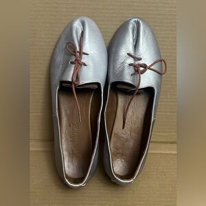 Sz 9 MIZ MOOZ WOMENS BALLET BALLERINA FLATS LOAFERS SILVER COLOR